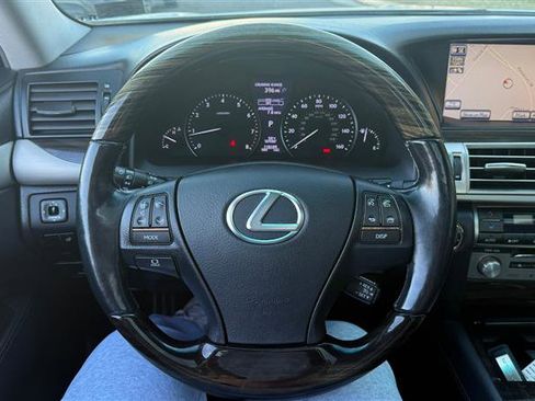 Used 2013 Lexus LS 460 w/ Comfort Pkg image 35