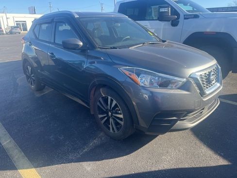 Used 2020 Nissan Kicks SV image 2