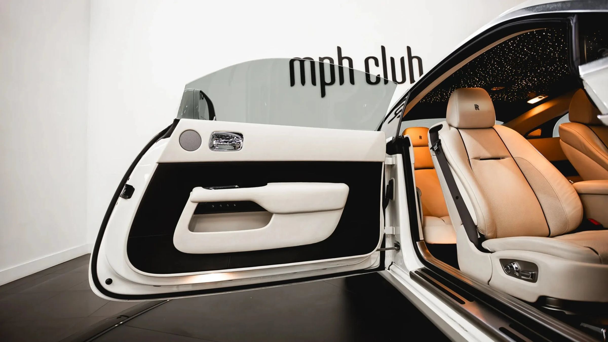 Used 2015 Rolls-Royce Wraith RWD image 24
