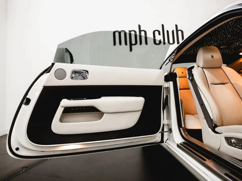Used 2015 Rolls-Royce Wraith RWD image 24