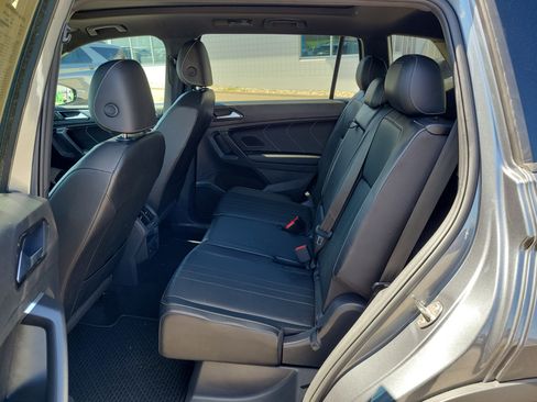 Used 2023 Volkswagen Tiguan SE R-Line image 12