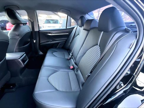 Used 2022 Toyota Camry SE image 18