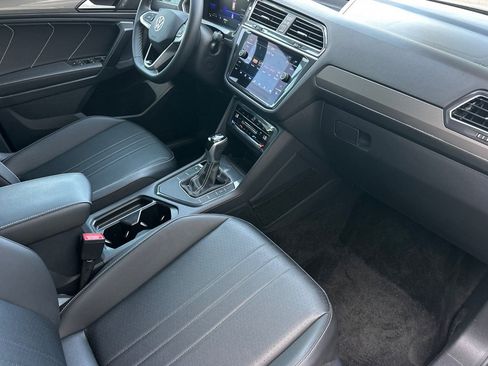 Used 2023 Volkswagen Tiguan SE FWD image 17
