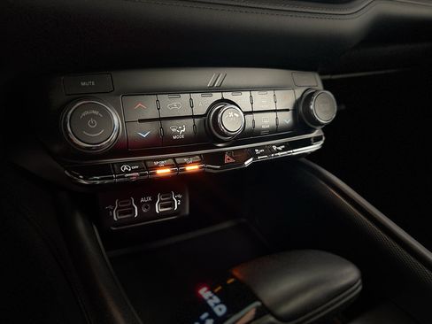 Used 2021 Dodge Durango GT w/ Blacktop Package AWD/4WD image 23