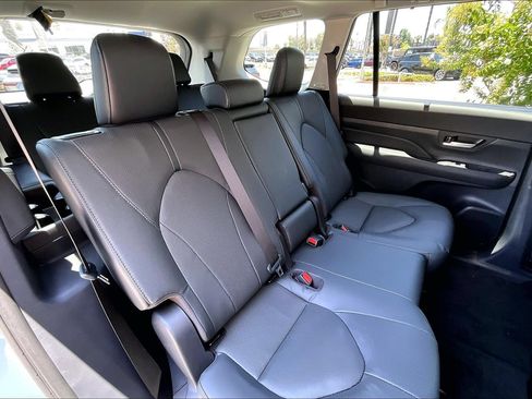 Used 2026 Toyota Grand Highlander AWD image 27