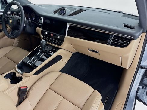Certified 2025 Porsche Macan image 32