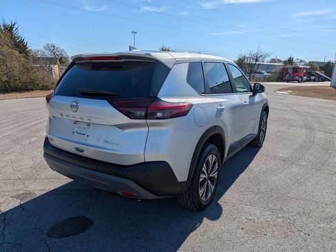 Used 2023 Nissan Rogue SV image 3