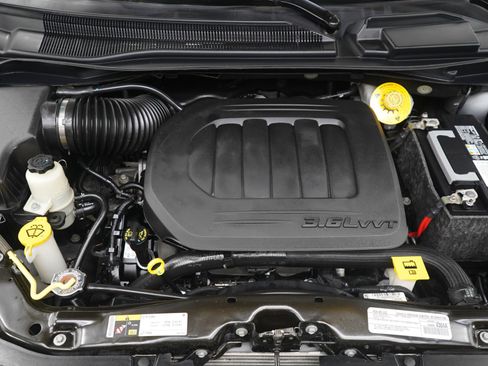 Used 2019 Dodge Grand Caravan SE w/ UConnect Hands-Free Group image 28