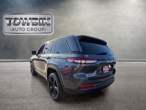 Used 2025 Jeep Grand Cherokee Limited w/ Black Appearance Package AWD/4WD image 6