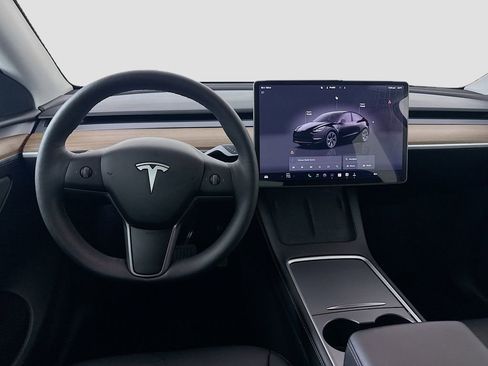 Used 2024 Tesla Model Y Long Range image 23