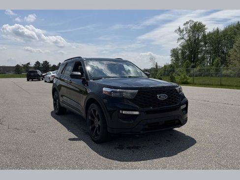 Used 2023 Ford Explorer ST-Line w/ Class IV Trailer Tow Package AWD/4WD image 1