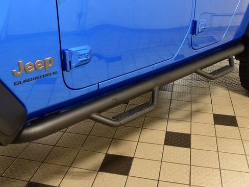 Used 2024 Jeep Gladiator Rubicon w/ Convenience Group image 19