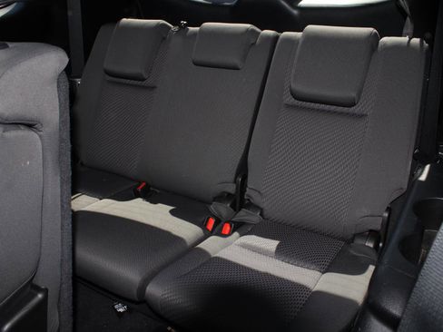 Used 2019 Toyota Highlander LE AWD/4WD image 16