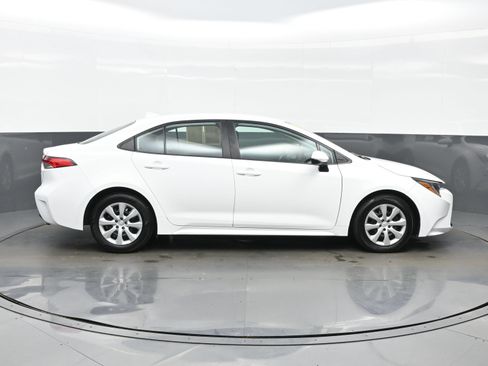 Used 2024 Toyota Corolla LE FWD image 7