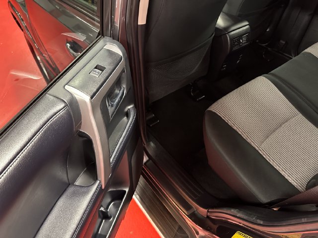 Certified 2018 Toyota 4Runner SR5 AWD/4WD image 12