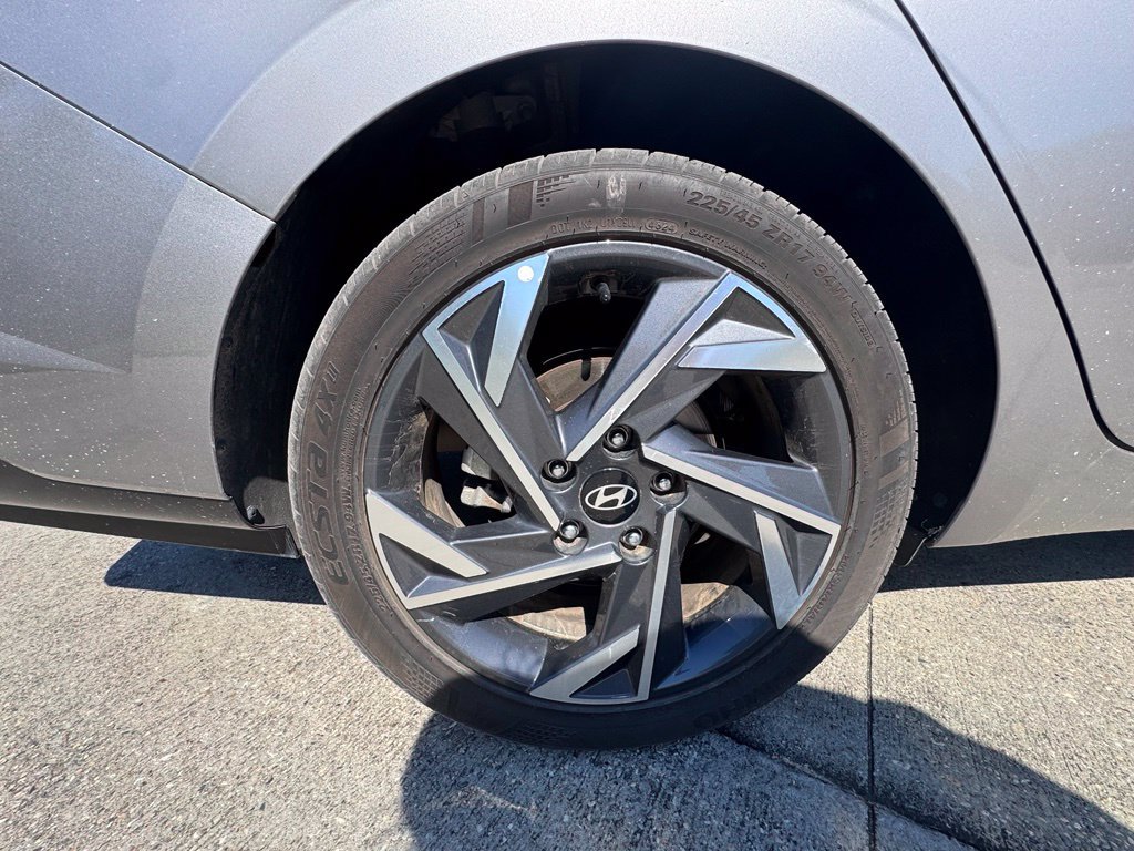 Used 2025 Hyundai Elantra SEL FWD image 15