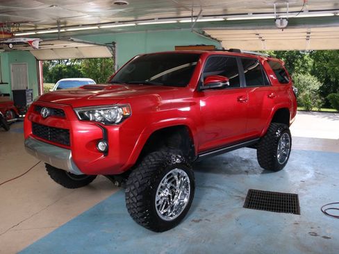 Used 2017 Toyota 4Runner TRD Off-Road Premium AWD/4WD image 13