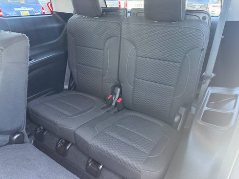 Used 2018 GMC Acadia SLE FWD image 18