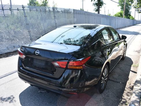 Used 2025 Nissan Altima 2.5 SV FWD image 6