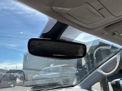 Used 2023 Chrysler Pacifica Touring-L FWD image 16