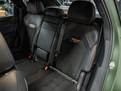 Used 2025 Bentley Bentayga image 15