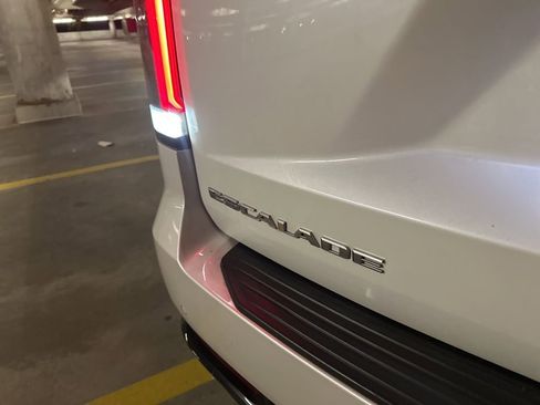 Used 2024 Cadillac Escalade ESV Sport Platinum w/ Heavy-Duty Trailer Package image 6