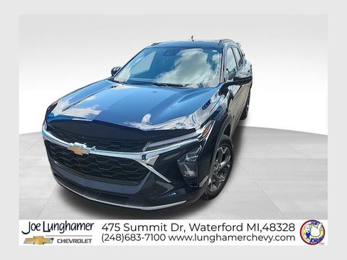 Used 2024 Chevrolet Trax LT w/ Sunroof Package FWD image 1