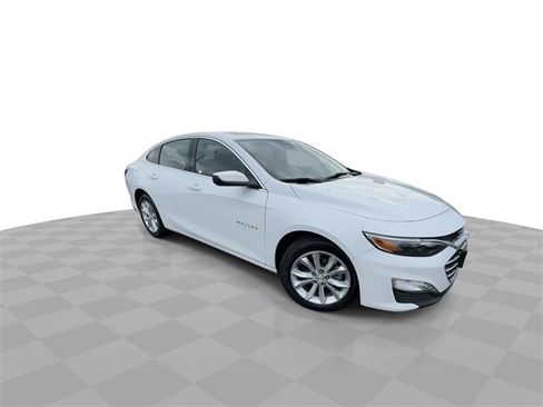 Used 2024 Chevrolet Malibu LT image 2