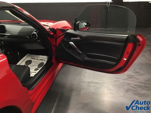 Used 2018 FIAT 124 Spider Classica w/ Technology Group image 39