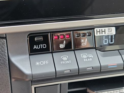 Used 2026 Toyota Camry XLE FWD image 22