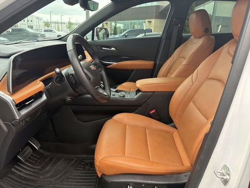 Used 2024 Cadillac XT4 Sport FWD image 11