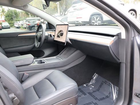 Used 2023 Tesla Model Y Long Range image 29