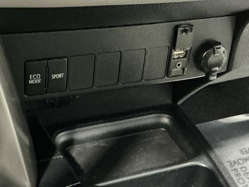 Used 2017 Toyota RAV4 XLE image 8