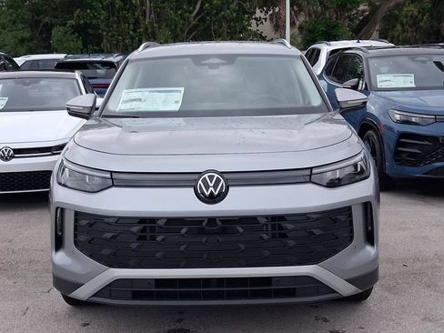 New 2026 Volkswagen Tiguan SE FWD image 2