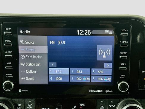 Used 2022 Toyota Highlander LE FWD image 21