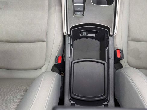 Used 2018 Honda Accord LX image 19