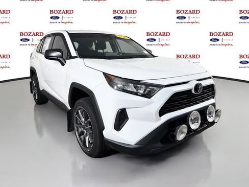 Used 2022 Toyota RAV4 LE FWD image 1