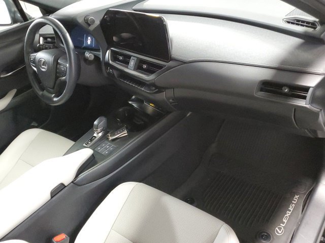 Used 2025 Lexus UX 300h AWD w/ Accessory Package (Z1) image 31