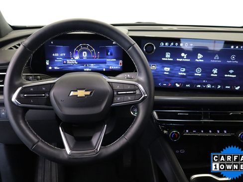 Used 2025 Chevrolet Traverse LT image 23