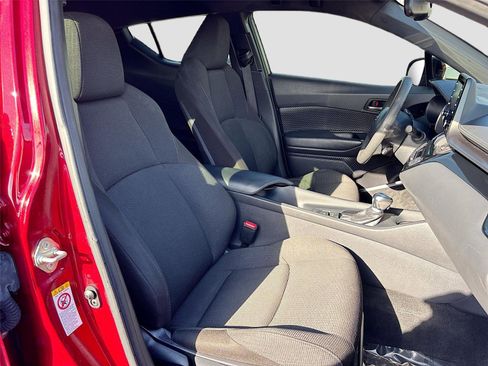 Used 2019 Toyota C-HR LE image 27