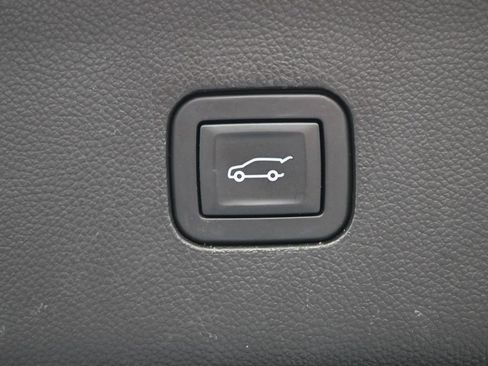 Used 2019 Buick Enclave Essence FWD image 22