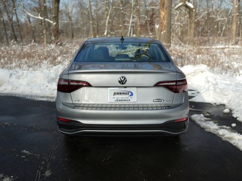 Used 2022 Volkswagen Jetta SE w/ Panoramic Sunroof Package image 6