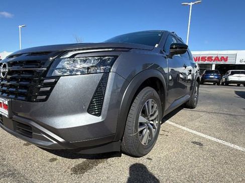 New 2026 Nissan Pathfinder SL image 9