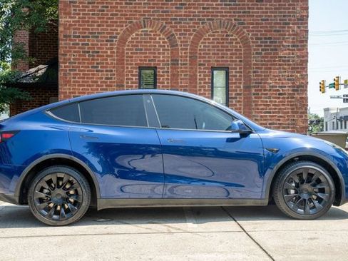 Used 2023 Tesla Model Y AWD image 4