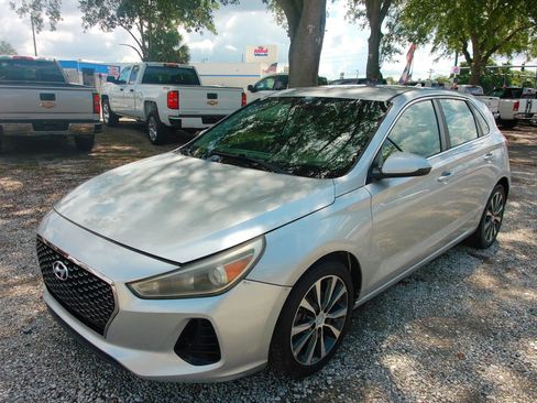 Used 2019 Hyundai Elantra GT FWD image 1