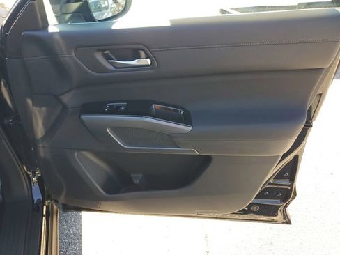 New 2025 Nissan Pathfinder SL image 35