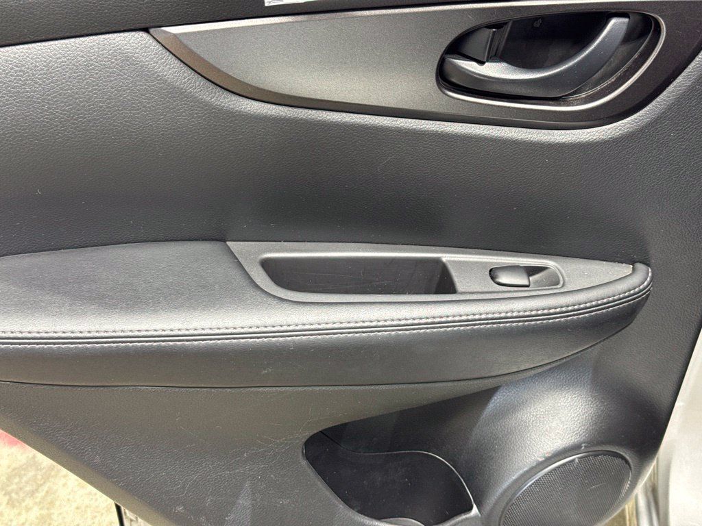 Used 2022 Nissan Rogue Sport S FWD image 18