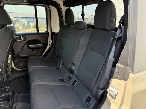 Used 2020 Jeep Gladiator Rubicon AWD/4WD image 17
