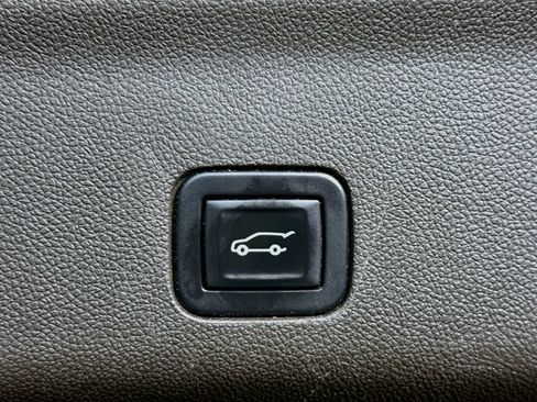 Used 2022 GMC Yukon Denali AWD/4WD image 31
