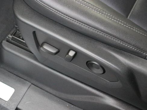 Used 2023 Chevrolet Suburban LT image 19